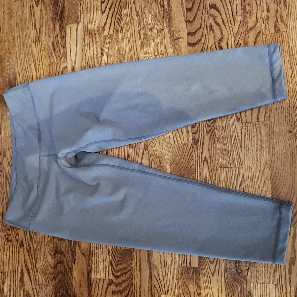(10) lululemon athletica Cropped Classic Athletic Yoga Activewear Minimalist